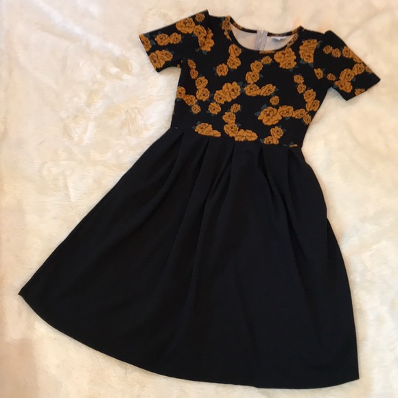 LuLaRoe Dresses & Skirts - LulaRoe Floral Amelia Size Medium